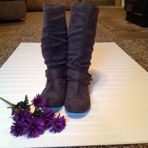 Gray suede boots with cute buckle accents
